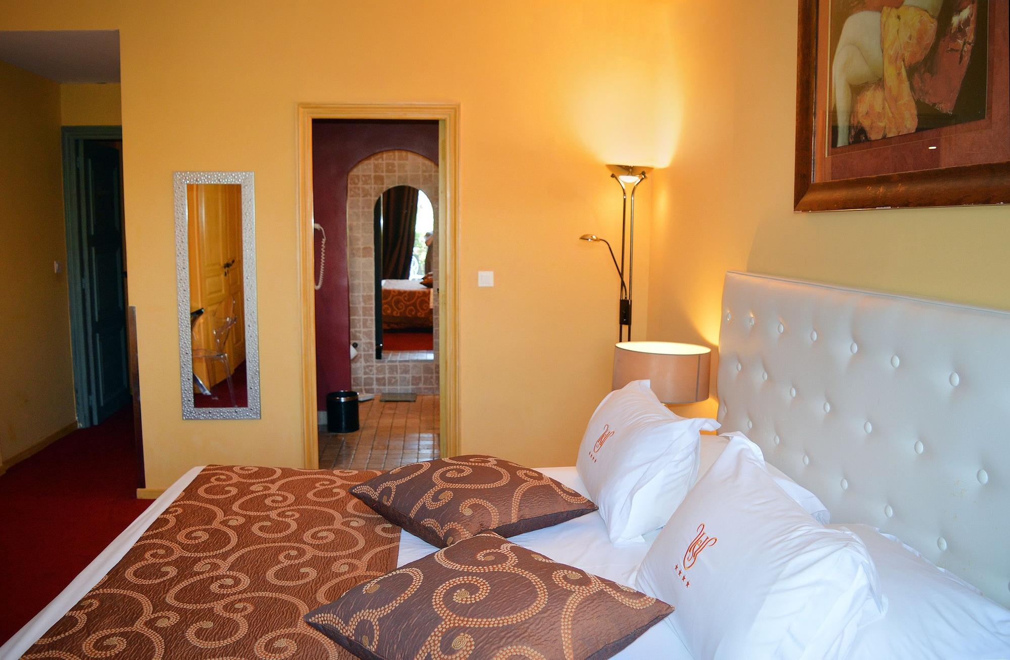 La Sainte Valerie Adults Only